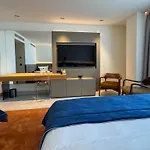 Abi's & Hotel