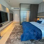 Abi's & Hotel