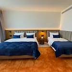 Abi's & Hotel