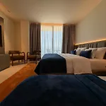 Abi's & Hotel