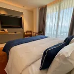 Abi's & Hotel Vlorë