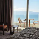Abi's & Hotel