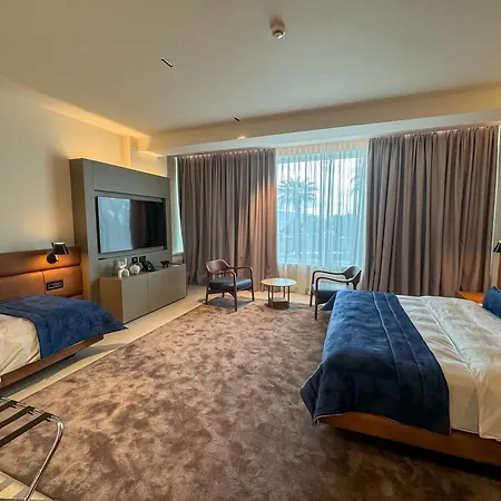 Abi's & Hotel 4*