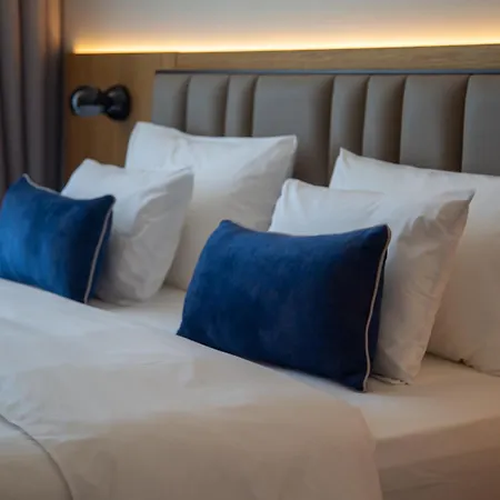 Abi's & Ξενοδοχείο 4*