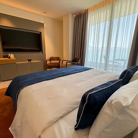 Abi's & Hotel Vlorë