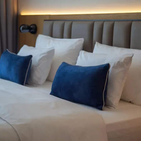 Abi's & 4* Vlorë