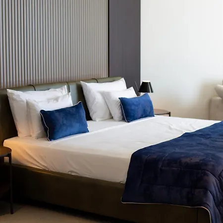 Abi's & Hotel