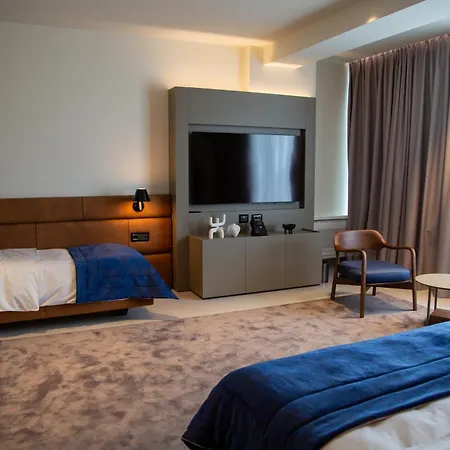 Abi's & Hotel 4*