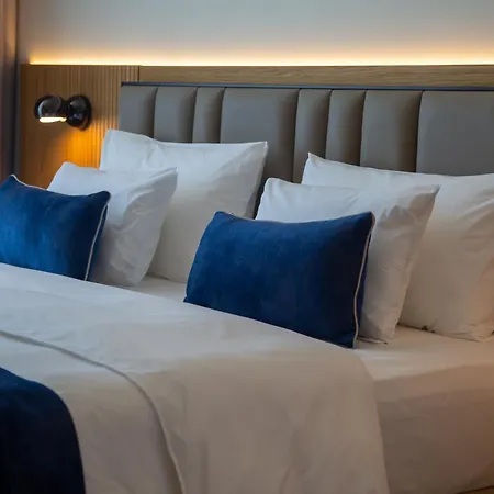 Abi's & 4* Vlorë