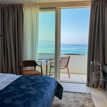 Abi's & Hotel 4*