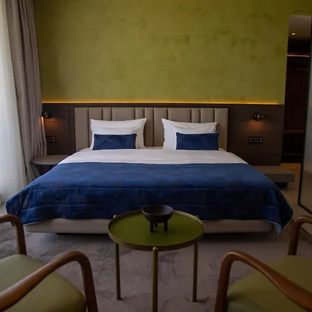 Hotel Abi's & 4*
