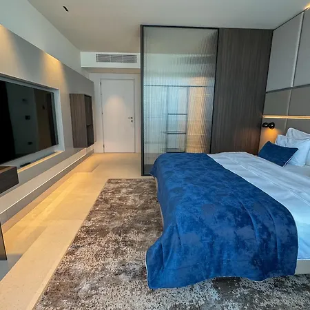 Abi's & Hotel