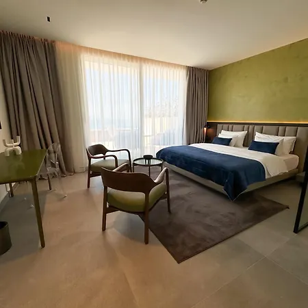 Abi's & Hotel Vlorë