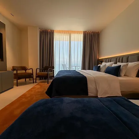 Abi's & Hotel