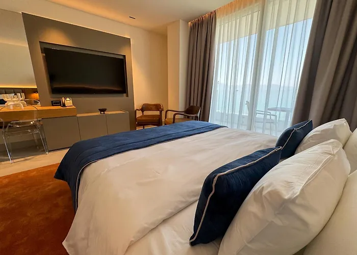 Abi's & Hotel Vlorë